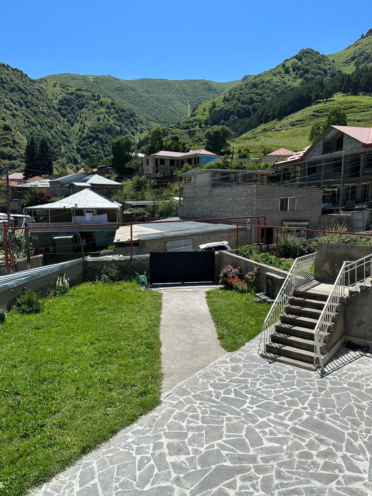 Polaris Kazbegi Hotel Екстериор снимка
